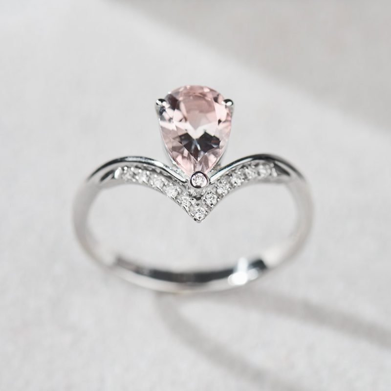 Prsten sa morganitom, 870