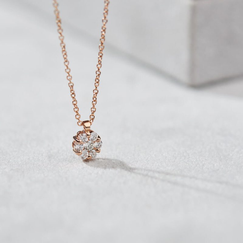 Ogrlica od roze zlata sa brilijantima, 9023