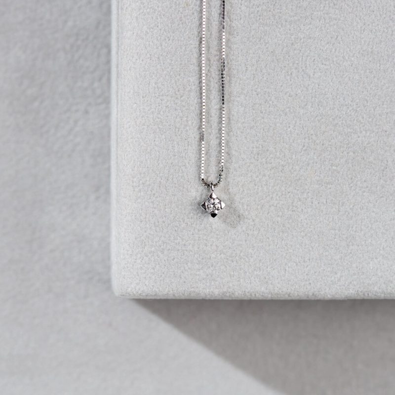 Ogrlica sa dijamantom, 1001