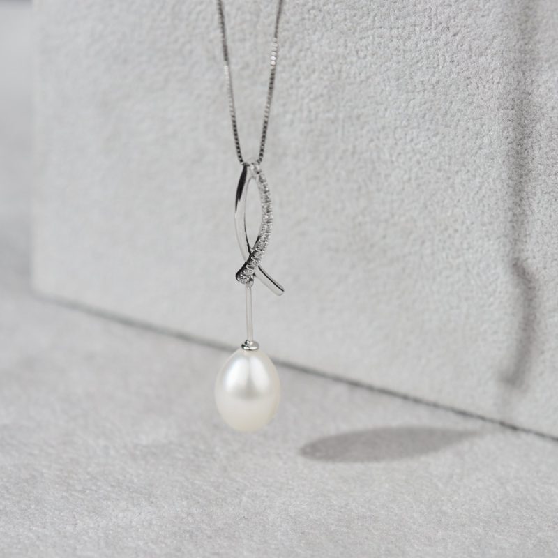 Ogrlica sa biserom, 117