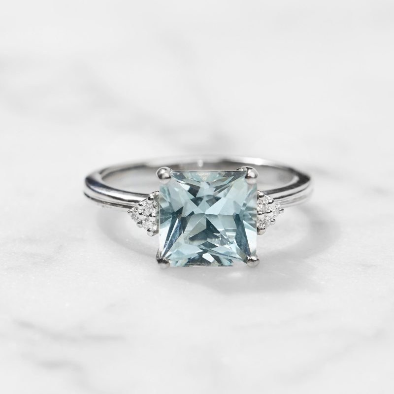 Prsten sa dijamantima i akvamarinom, 864