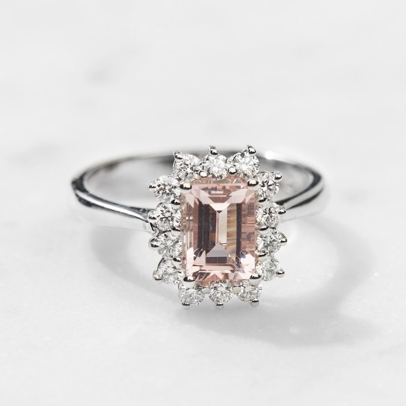 Prsten sa morganitom, 1334