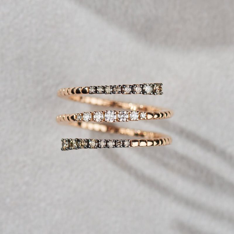 Prsten sa braon dijamantima, 287