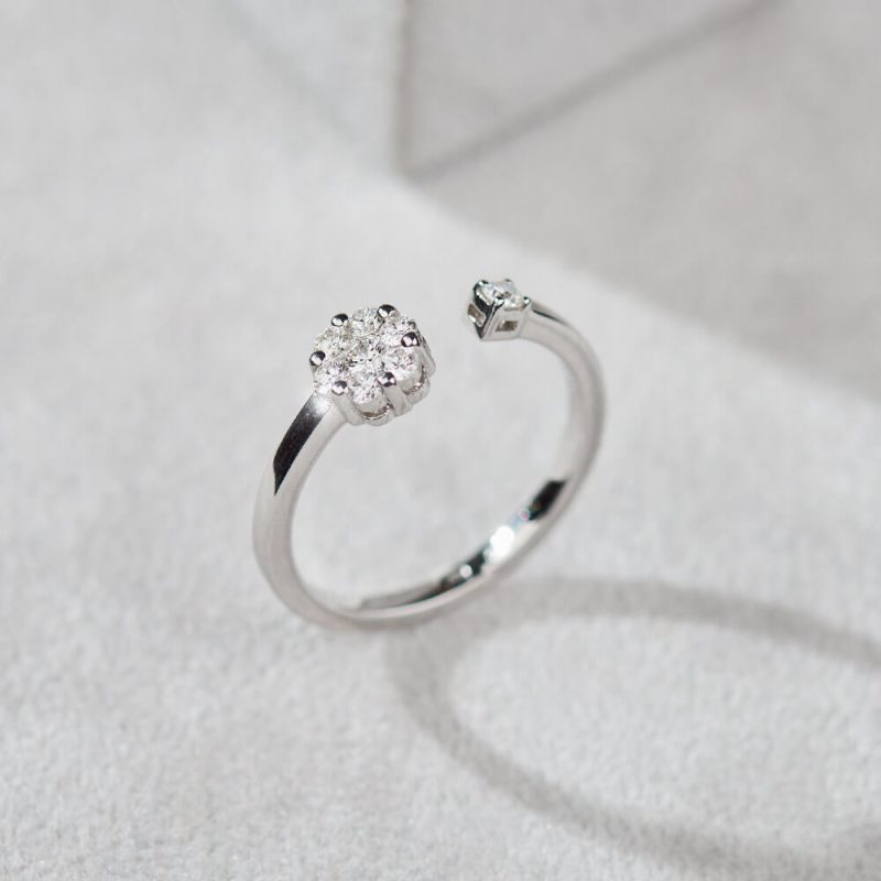 Moderan prsten sa dijamantima, 266